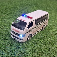 AMBULANS STJOHN 1:32 St. John Ambulance Toyota Hiace Van Model Diecast Toy