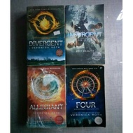 THE DIVERGENT SERIES : DIVERGENT, INSURGENT, ALLEGIANT, FOUR - VERONICA ROTH