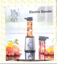 🥤LEO 攪拌機Electric Blender  KP
配件齊:300W主機+2個大小壺+手抽蓋
💝只用過大壼2次，新淨

👍壼採用食品級安全塑膠材料製造，不含雙酚A(BPA Free)，安全可靠，