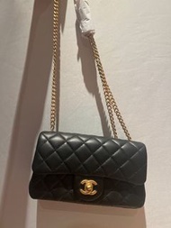 Chanel 20cm flap 山茶花調節扣 ·全新！·