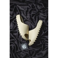 Pure Original YEEZY SLIDE "Bone" Bone White Coconut Slippers FW6345
