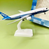 BOEING 787 Dreamliner two-engine jet plane, high-quality metal, 1:400 scale model with moving wheels