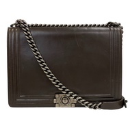 二手香奈兒Boy Chanel鏈條肩背包，搭配Coco標誌，灰色，斜背包