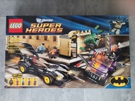 LEGO DC UNIVERSE SUPER HEROES 6864 Batman Batmobile and the Two-Face Chase