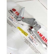 YAMAHA RIGHT REAR FOOTSTEP NEW NMAXKiri YAMAHAOriginal B6H-F7440-11 B6H-F7430-11