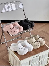 Crocs 鯨魚款洞洞鞋