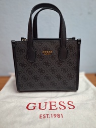 GUESS กระเป๋าสะพาย รุ่น JB865476 IZZY 2 COMPARTMENT MINI TOTE สีดำ ของแท้ 100%