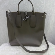 這款手袋是Longchamp 的Le Roseau 系列