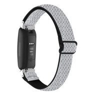 全城熱賣 - 適用於 Fitbit Inspire 3 卡扣波浪紋編織尼龍錶帶（白黑）