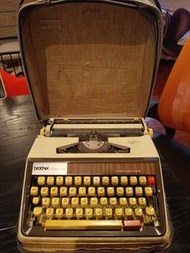 197X 年購買 Brother Delusce 1350 打字機