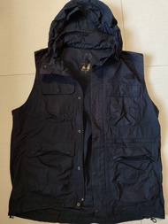 The North Face有帽背心