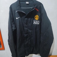 Jaket tebal nike manchester united