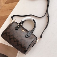 100% Authentic Brand Size: 18*12*10 cm CH159 CH160 CH370 CH469 CH157 CH161 CH276 CW329 CS182 Mini Ro