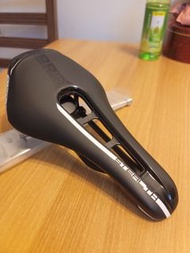 SHIMANO STEALTH PRO 坐墊,碳軌（合K3PLUS  ,DAHON ，BIRDY 3, 小布 ，FNHON等所有單車用）NOT SELLE)
