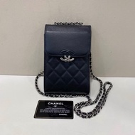 【95新✨ 全網最低價！】CHANEL香奈兒黑銀鴛鴦雙C扣手機包