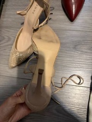 DAPHNE 蕾絲高跟鞋