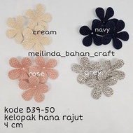Code B59-50 knitted hana petals 4 cm. Per pack of 6 colors, not mixed