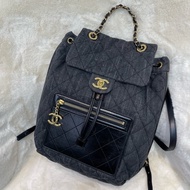 CHANEL 古巴系列黑金菱格丹寧布拼小牛皮翻蓋背包 I684