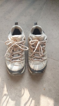Merrell Moab 3 GORTEX Women's Hiking Shoes
- US7 / EU37. 5