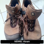 Sepatu Gunung Merrell vibram