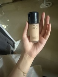 MAC Studio Radiance 潤澤粉底液