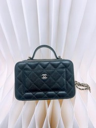 (尖沙咀門市💖) 近新 Chanel handle vanity case/ camera bag 手柄盒子包 相機包 黑金荔枝牛皮