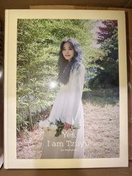 TWICE 周子瑜 Yes, I am Tzuyu. Photobook Peach Ver.