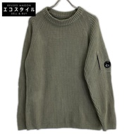 เสื้อสเวตเตอร์คอกลมผ้าฝ้ายเชนิลล์สีกากี CP Company รุ่น 25AW ไซส์ M [มือสอง]