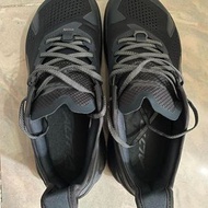 放全新US8.5Altra男款Olympus 5越野跑鞋 - 黑色