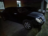 售2002年出廠賓士BENZ E240 2.6(W211型)黑色轎車，可當權利車流當車子車/酒駕超速扣牌子車