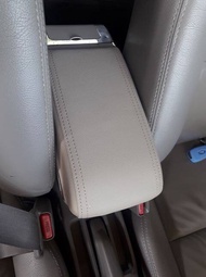 ที่ท้าวแขน ที่วางแขน ที่พักแขน ในรถ ตรงรุ่น Honda City 2009-2013 สีครีม มี USB 7 ช่อง  รุ่นจัมโบ้ TOP สุด  / ARMREST