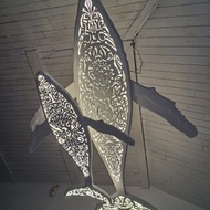 鯨魚與小鯨魚天花板吊燈：毛利風格的 LED 壁燈