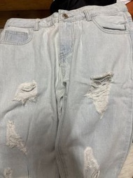 淺色牛仔褲