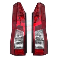 豐田 hiace300 尾燈 （右邊）不連燈綫$200 （副廠）