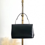 【 日本直送 名牌中古包 】Salvatore Ferragamo 手提包 黑色 皮革 翻蓋 頂部提把 vintage sca6k6