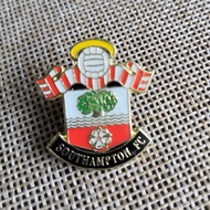 Soccerwe Kodoto Premier League Southampton Metal Badge Pin Football Soccer Bola Sepak