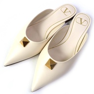 【經常查看】全新未使用商品 △ VALENTINO Valentino 皮革鉚釘羅馬尖頭平底穆勒涼鞋 象牙色 金色五金配件 35碼 附鞋盒和防塵袋 義大利製造 女款