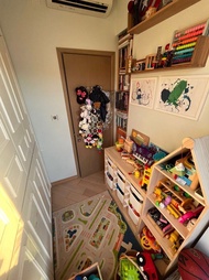 Kids’ toy storage furniture shelves