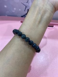 《新品上架》全新帶藍暈黑拉長石手珠 9咪/手圍17公分（每一種品項都有自己的能量，可上網查功效） 保存狀況如圖（請自行看清楚） 照片微有色差， 高標者請繞道， 高標者請繞道， 高標者請繞道， PS.說