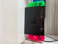 Nintendo switch, 付送4 consoles and 8 games， 和保護套。