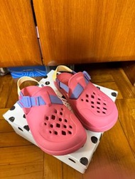 Chaco clogs pink crocs style sandals 洞洞鞋