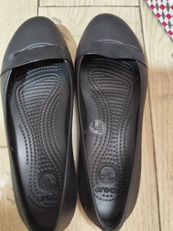 Crocs 黑色平底鞋