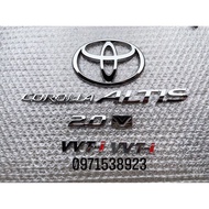 logo chữ nổi TOYOTA COROLLA ALTIS 1.8 G và 2.0 V dán thân xe.