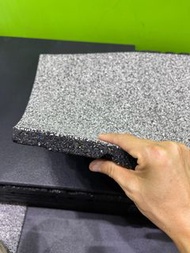 無毒出口美國健身房專用橡膠地墊(每張：50CMx50CM和2.5CM厚)：四張起免費送貨上門每張$120：缓冲防震减震墊隔音力量訓練拼装運動地墊