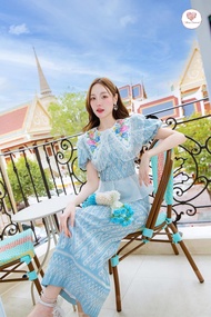 Maria Diamond Brand ชุดไทยประยุกต์ผ้าทอลายไทย แขนตุ๊กตาสั้น แต่งระบายเอว ปกใหญ่ กระโปรงยาวผาหลัง ใส่