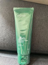 VT CICA x Hyalon mild foam cleanser