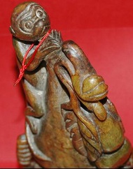 賣俾有緣人！！平賣！出售價 HK$ 8,800 ；靚舊雕工舊玉石(大件擺設)，齊天大聖猴子爬壺蘆