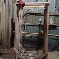kusen kamper terbuat dari kayu kering/ bekas