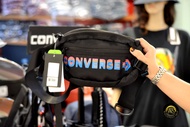 CONVERSE กระเป๋าสะพายข้าง TRANSTION SLING LARGE LOGO WAIST BAG สินค้าป้ายไทย สินค้าพร้อมส่ง