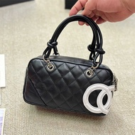 2024 First Layer Cowhide Cowhide Copeng Big logo Camera Bag Vintagefrench stylePortable Bowling Bag 